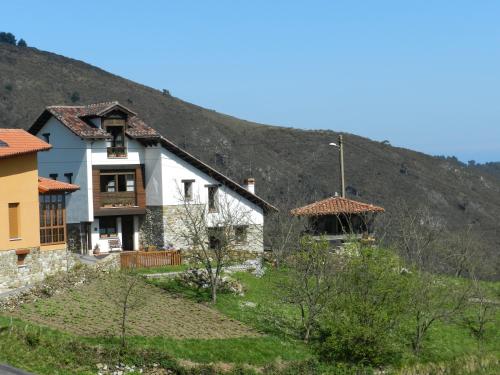 La Cuétara de Linares (La Cuetara de Linares) in Llanera