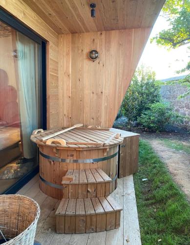 Double Detached Garden Room with Hot Tub - Cosy Garden Room - Annex
