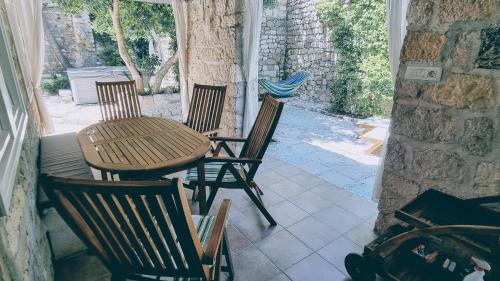 Rector's Villa - Charming Retreat in Old Town with Jacuzzi in Private Courtyard