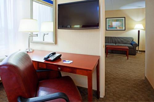 Holiday Inn Express Ramsey Mahwah, an IHG Hotel