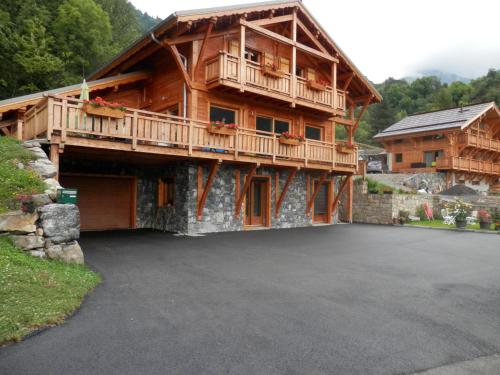 CHALET INDIVIDUEL TRES ENSOLEILLE AU CALME VUE IMPRENABLE - Apartment - Saint-Étienne-de-Tinée