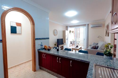 Apto ACHE, acogedor apartamento de 66 m con terraza, aire acondicionado y parking privado gratuito, Los Abrigos (foto 5)