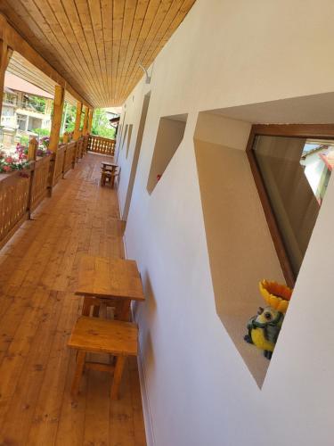 Pensiunea Hanul Huniazilor Pensiunea Hanul Huniazilor