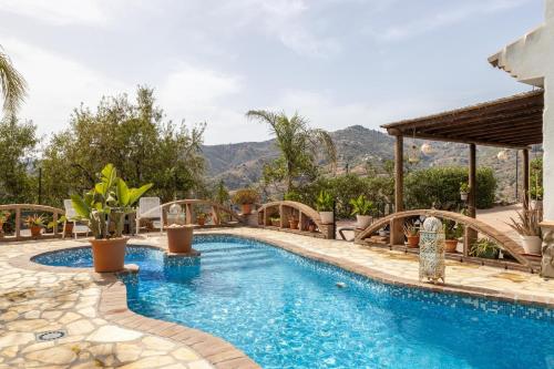 Tuvākā izklaides vieta, Villa Malaga con Jacuzzi Piscina vallada Barbacoa By AndaraHolidays in Sayalonga