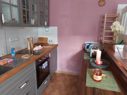 Iekārtas, Modré okno (Modre okno) in Jevany