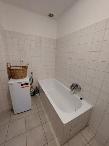 Vannas istaba, Modré okno (Modre okno) in Jevany