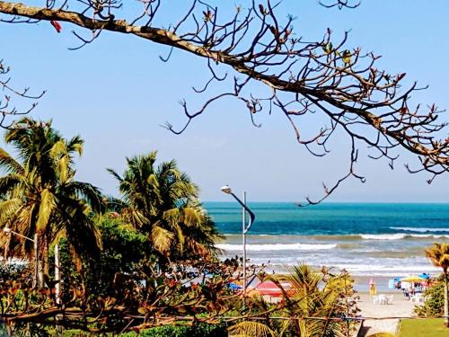 Residencial Praia Bertioga - frente praia in เบอร์ติโอก้า