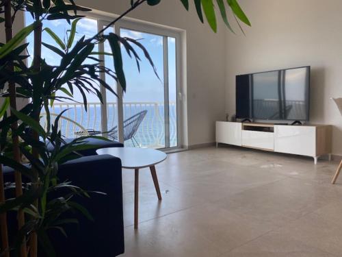 Lovely Sea View 3 Bedroom Apt in Marsalforn Gozo. - Location saisonnière - Żebbuġ