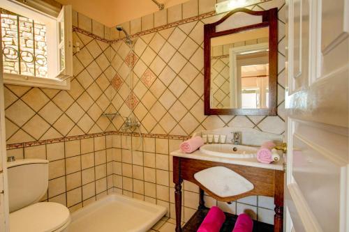 Three-Bedroom Villa image 10