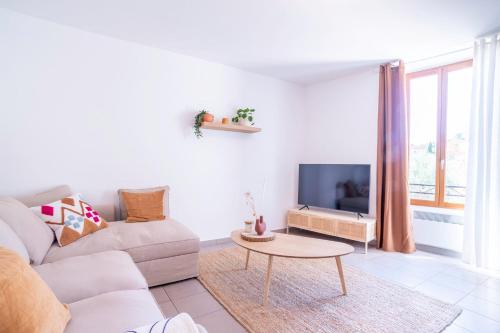 Bright Apartment For 6 In Bormes Les Mimosas!