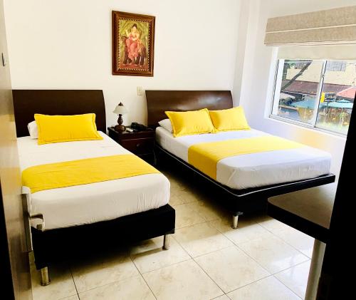 1 double bed, 1 twin bed
