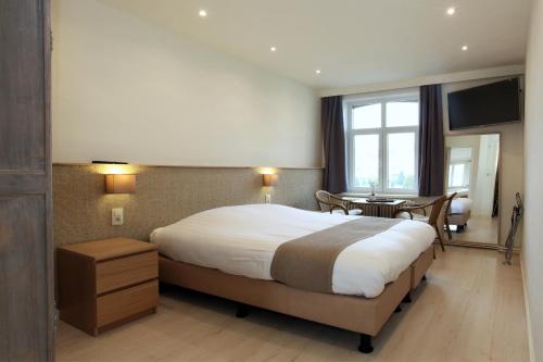 Hotel Cecil - image 5