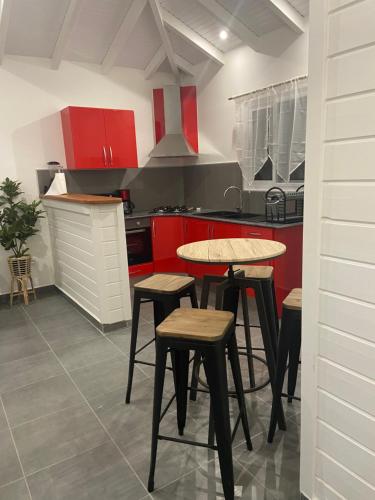 Cozinha, Gîte Le plantain Votre Escapade rêvée (Gite Le plantain Votre Escapade revee) in Capesterre-de-Marie-Galante