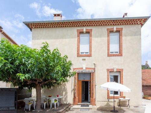 Elegant Holiday Home in Roquebrun with Garden gîte à louer Cessenon-sur-Orb