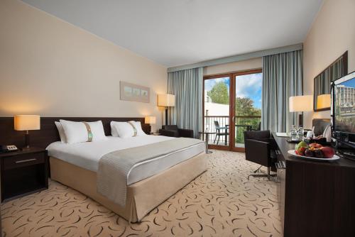 37314421 Holiday Inn Resort Warsaw Józefów by IHG