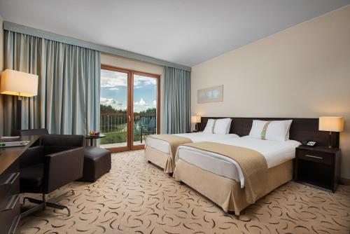 37314434 Holiday Inn Resort Warsaw Józefów by IHG