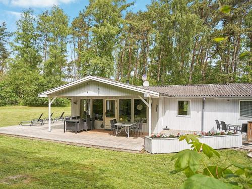  6 person holiday home in Nexø-By Traum in 3730 Neksø