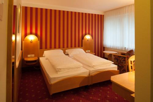 HOTEL-RESTAURANT BREITENBACHER HOF HÜRTH 3* (Deutschland) - von € 113