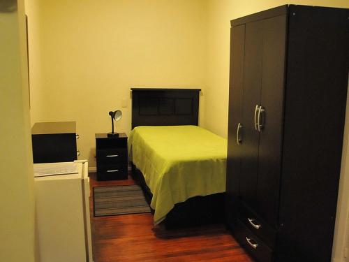 1 double bed, 1 twin bed