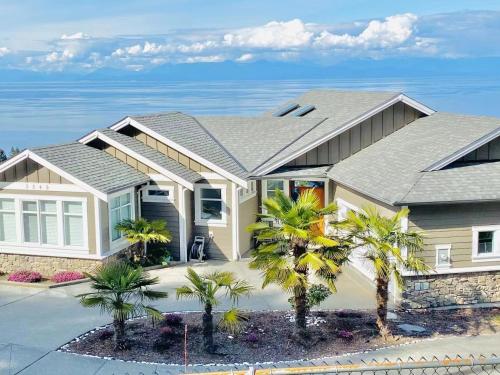 Modern house with abundant ocean view - Accommodation - Nanaimo