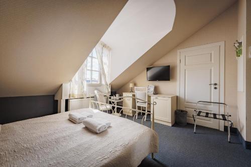 Double Room image 10