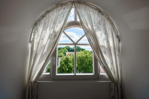 Moon Garden Old Town Hotel