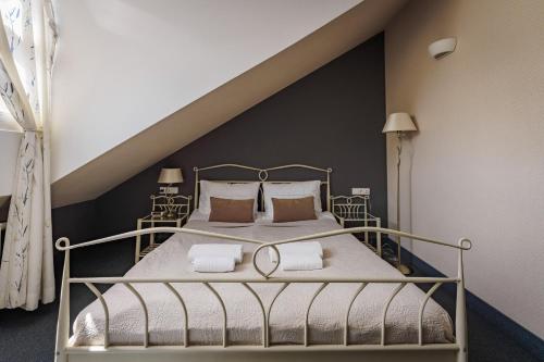 Moon Garden Old Town Hotel