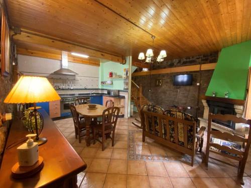 Koplietošanas atpūtas telpa ar TV, Casa Rural Kiko Asturias CA-AS-4727 in Suares