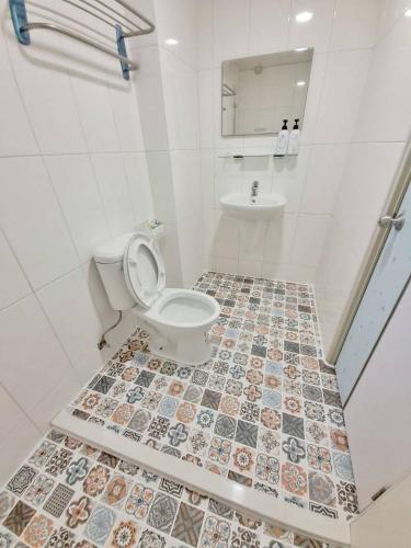 ウェイ ヤン ライト トラベル (微漾輕旅)