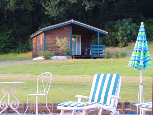 Chalet confortable aux Tourettes avec piscine partagée gîte à louer La Coucourde