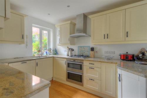 2a St Georges Hill - image 11