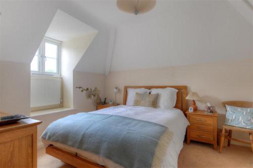2a St Georges Hill - image 4