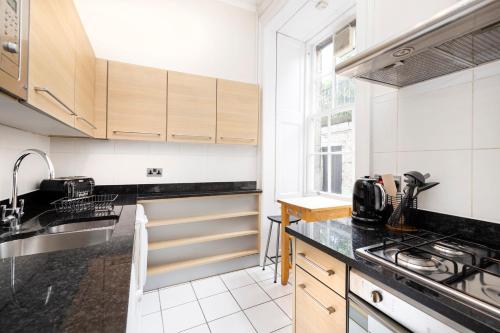 Chic Apartment near Stockbridge Market - image 13