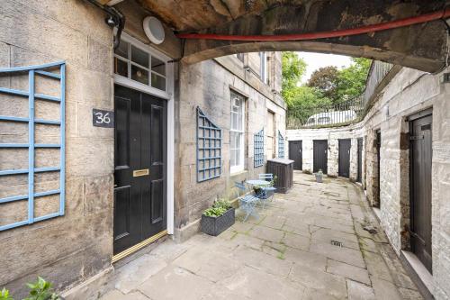 Chic Apartment near Stockbridge Market - image 12