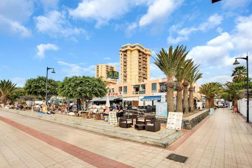 Nice studio Bart 50 meters from Playa Las Vistas - Tap to explore photos