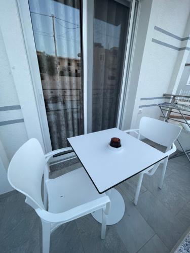 Studio with Garden View image 2