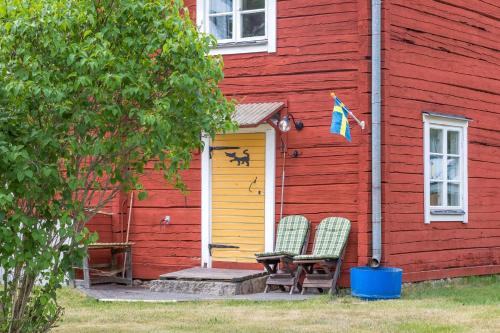 Cozy cottage with proximity to lake with jetty