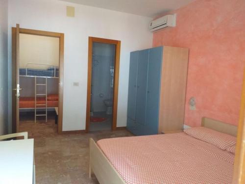  Spacious double room beside the sea in Pineto