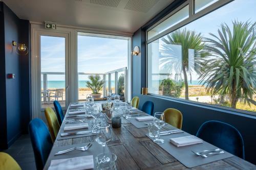 Ресторан, Hôtel des Isles (Hotel des Isles) in Barneville-Carteret