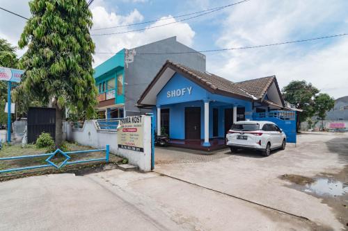 Exterior view, Shofy Guest House Syariah Mitra RedDoorz in Soekarno Hatta Bypass