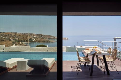 Skats, Blue Armonia Villa featuring SaltWater Heated Pool By KB Hospitality in Mikrolimano