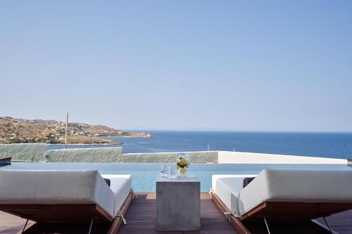 Skats, Blue Armonia Villa featuring SaltWater Heated Pool By KB Hospitality in Mikrolimano