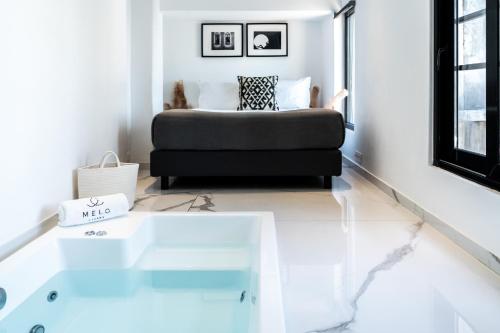 Deluxe Suite with Hot Tub & Terrace image 10