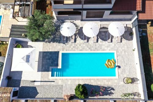  Apartment Nina with private pool, Pension in Nova Vas