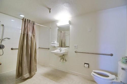 Bathroom, Motel 6-Twentynine Palms, CA in Twentynine Palms (CA)