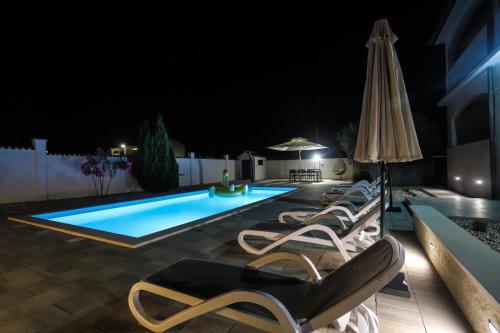 Skats, Apartment Nina with private pool in Gedici