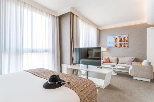 room detail thumbnail 1