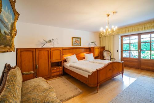 2 bedrooms, 4 beds