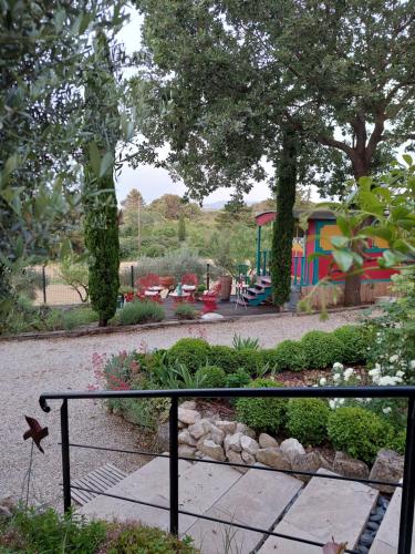 Maison de Campagne a 3 minutes du golf de Pont Royal gîte à louer Vernègues