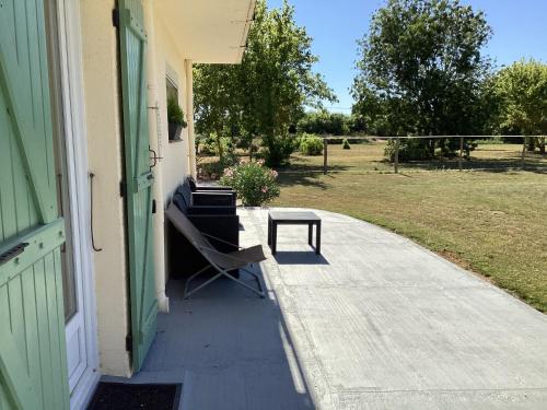2 bedroom ground floor modern apartment 4km beach